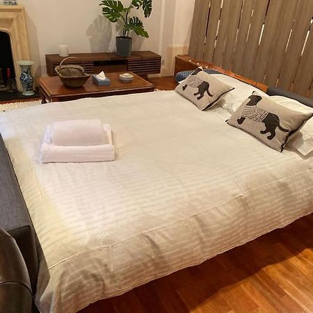 Spacious Flat In The Most Desirable Area Of London Eksteriør billede