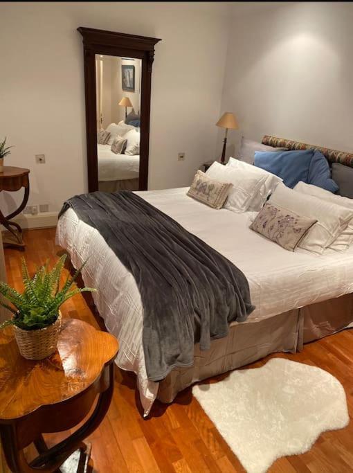 Spacious Flat In The Most Desirable Area Of London Eksteriør billede